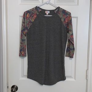 NWOT LulaRoe Randy Tee - vintage style fabric
